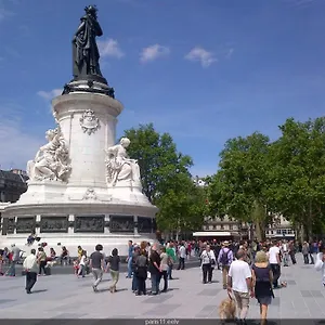 Bel Proche Palais Des Glaces Et Musee Grevin Republique Paris